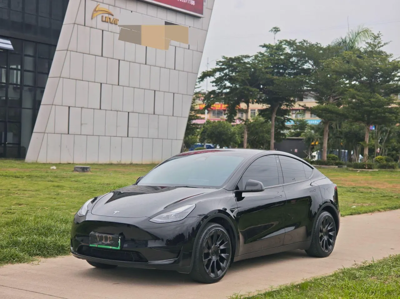 Tesla 2023 Model Y rear-wheel drive version automatic transmission - View 1