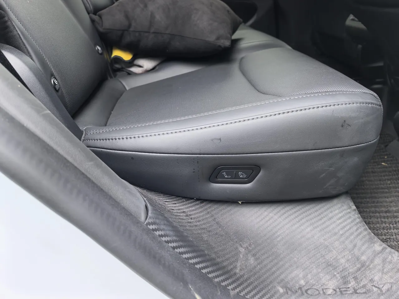 Tesla 2025 Model Y long endurance all-wheel drive version automatic transmission 5