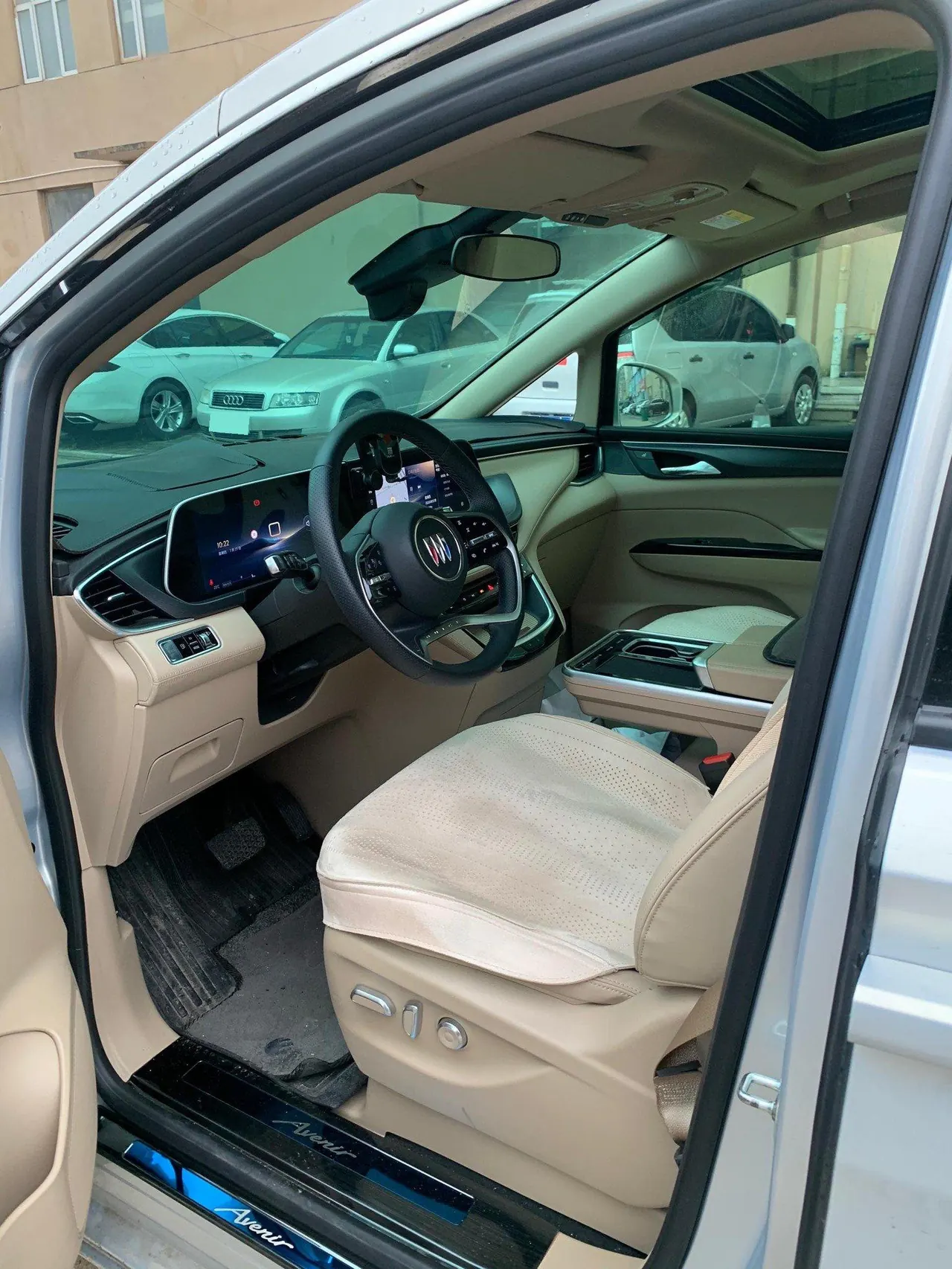 Buick 2025 GL8 Lu Shang 1.5T Smart Edition 7-seat Automatic Gear 5