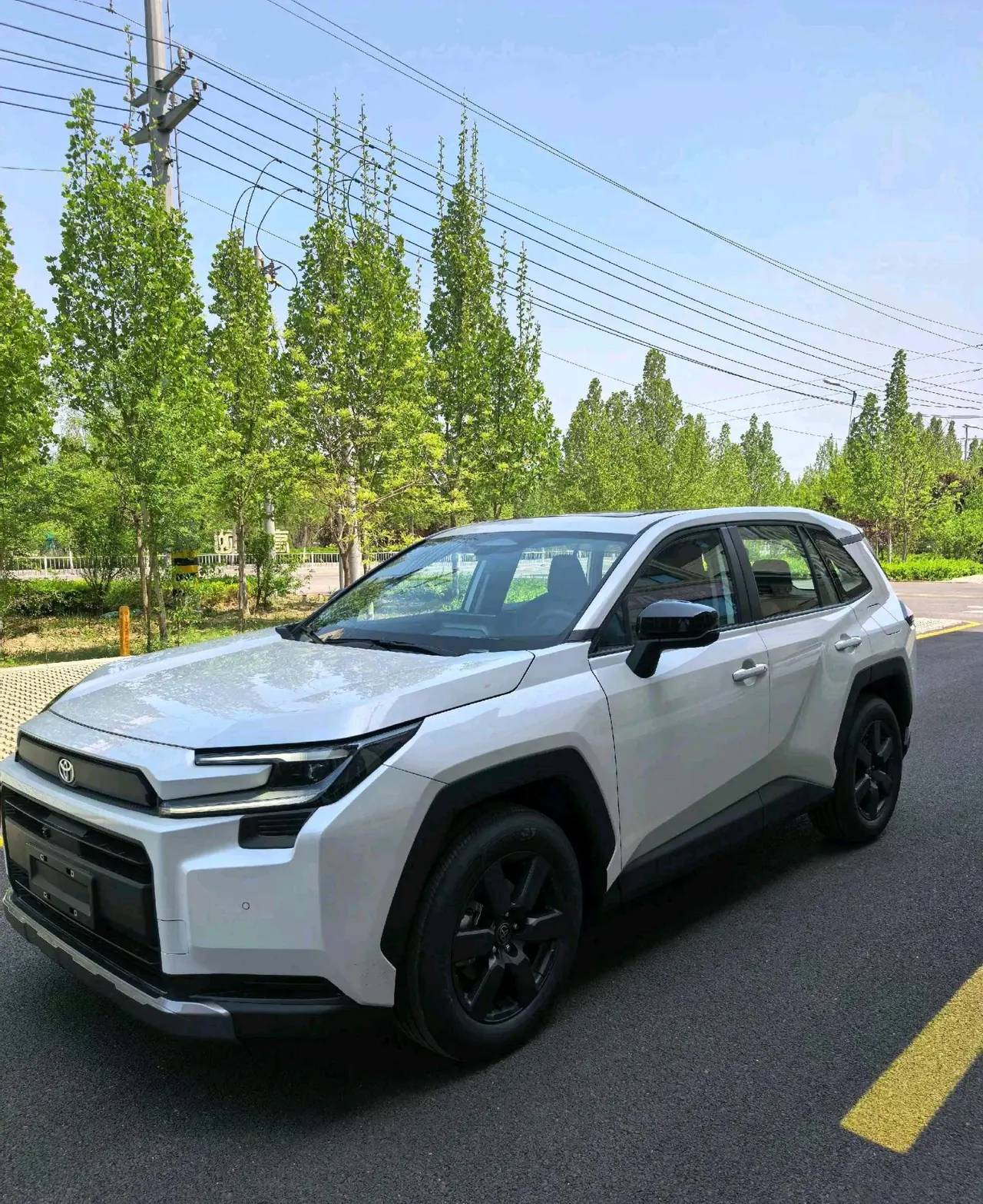 Toyota 2026 RAV4 Rongfang Double Engine 2.5 Stepless Four-wheel Drive Flagship Automatic Gear - View 1