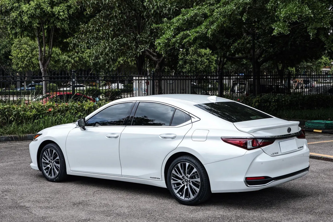 Lexus ES (Imported) 2020 ES300h 2.5 Stepless Premium Edition Automatic Gear 5