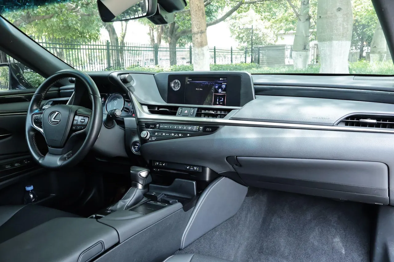 Lexus ES (Imported) 2020 ES300h 2.5 Stepless Premium Edition Automatic Gear 6