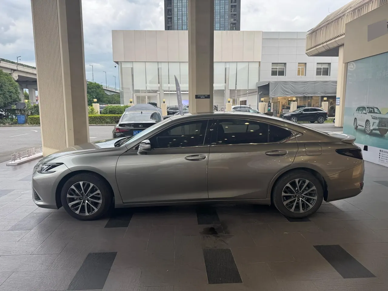 Lexus ES (Imported) 2025 ES300h 2.5 Stepless Premium Edition Automatic Gear 4
