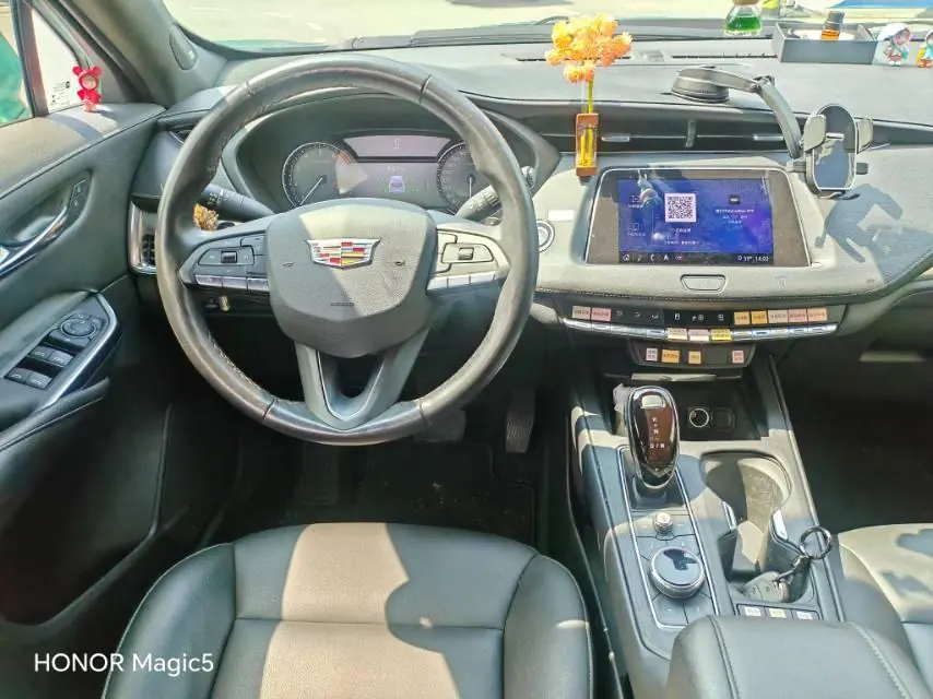 Cadillac 2020 XT4 2.0T 28T Two-Drive Leading Automatic Gear 8