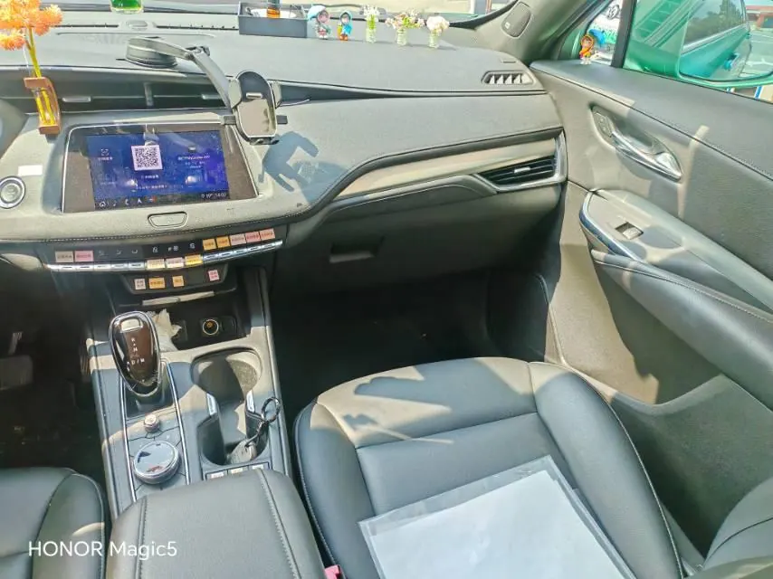 Cadillac 2020 XT4 2.0T 28T Two-Drive Leading Automatic Gear 9