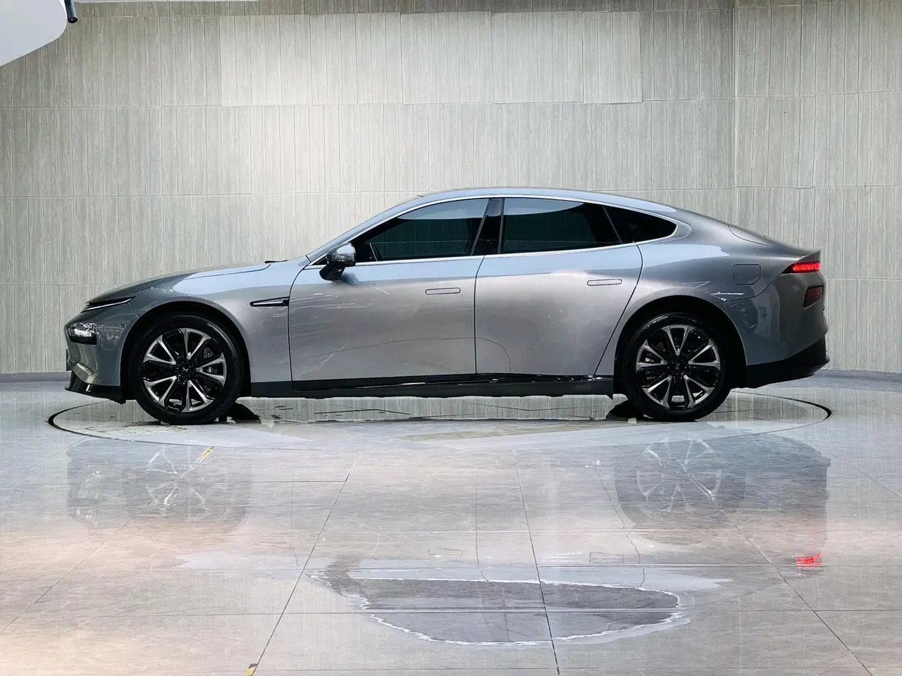 Xpeng 2021 P7 Rear Drive Standard Endurance Smart Edition Automatic Gear 4