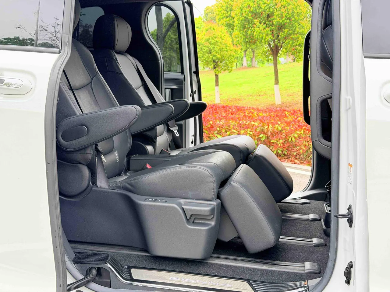 Toyota 2021 Sai 2.5 Stepless Premium Edition Automatic Gear 12