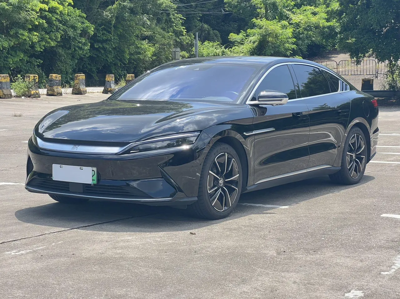 BYD 2020 Han four-wheel drive high-performance flagship automatic gear - View 1