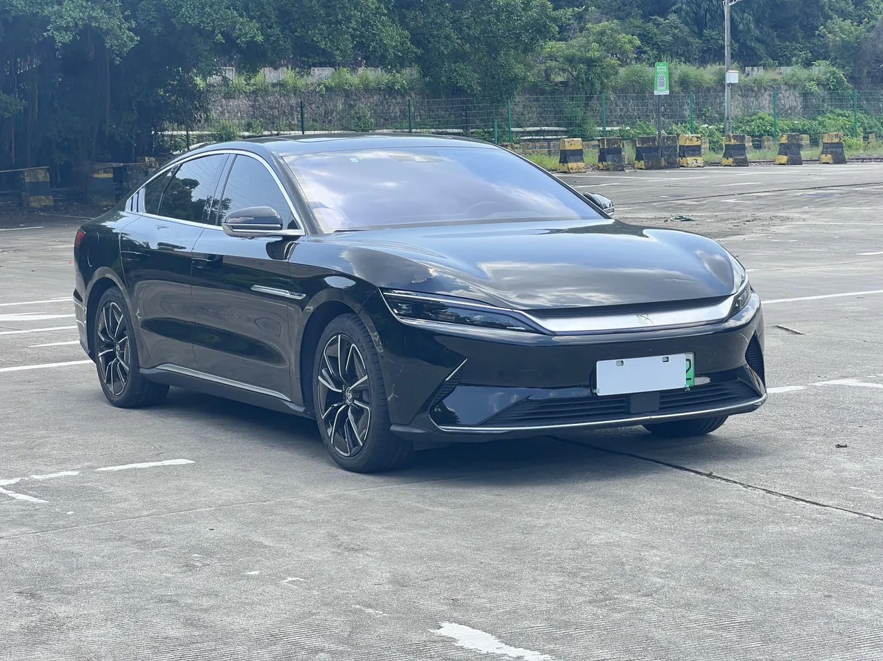 BYD 2020 Han four-wheel drive high-performance flagship automatic gear 3