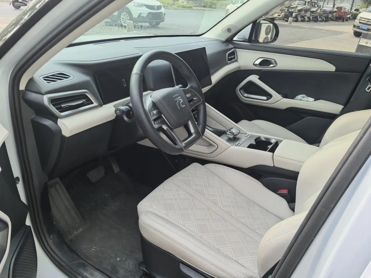 BYD 2024 Yuan UP 401KM Leading Automatic Gear 3