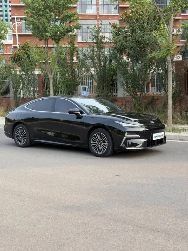 Geely Galaxy 2025 Xingyao 8 EM-i 1.5 130km Premium Edition Automatic Gear 3