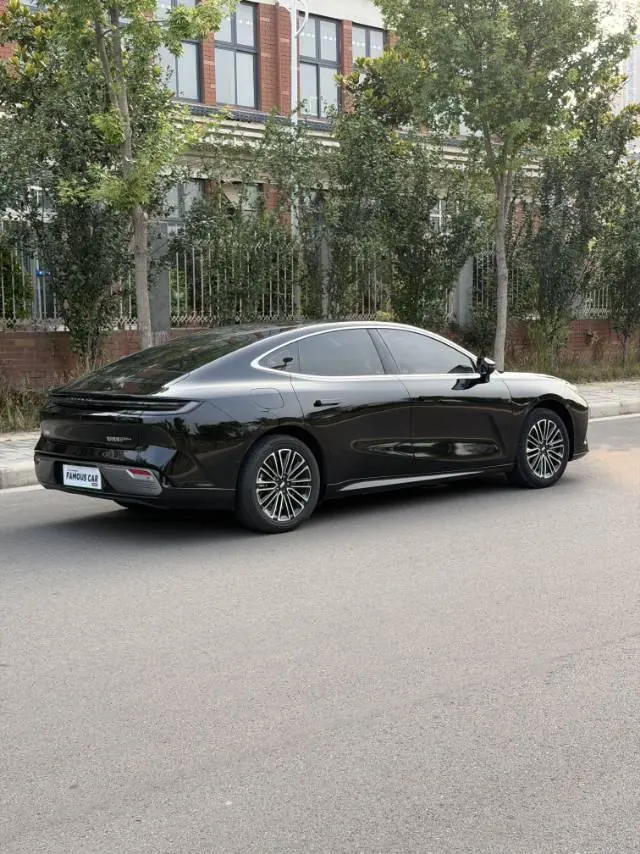 Geely Galaxy 2025 Xingyao 8 EM-i 1.5 130km Premium Edition Automatic Gear 7