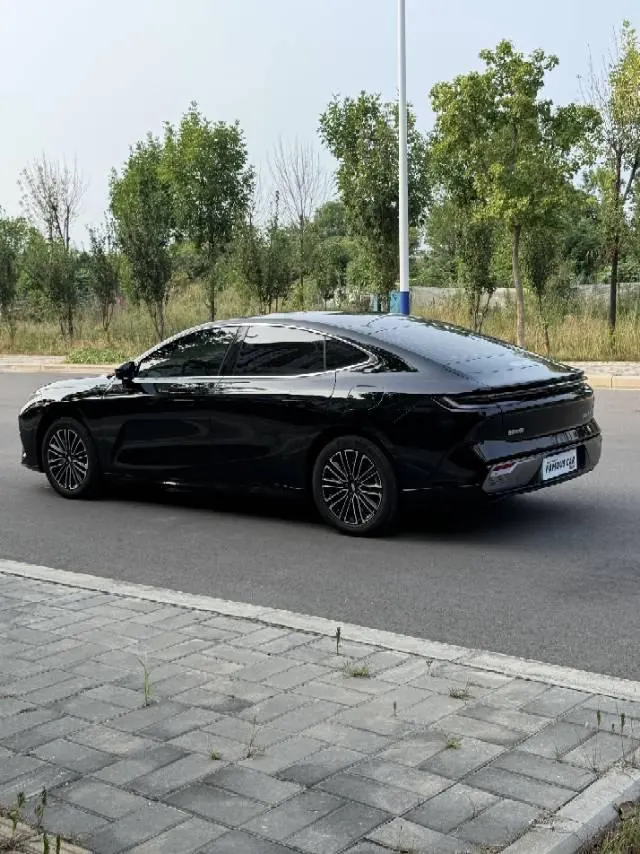 Geely Galaxy 2025 Xingyao 8 EM-i 1.5 130km Premium Edition Automatic Gear 8