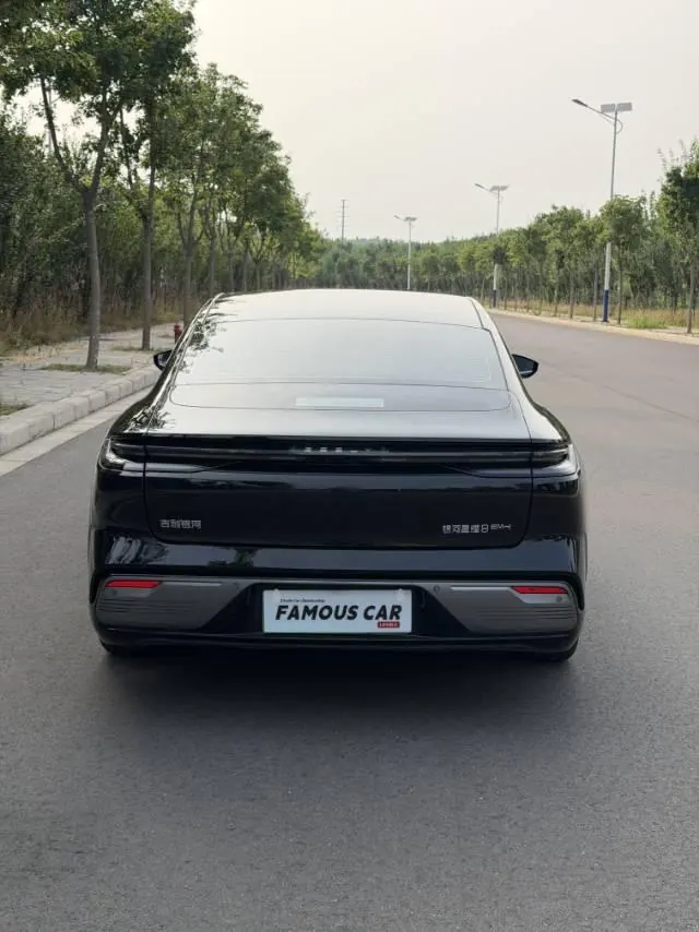 Geely Galaxy 2025 Xingyao 8 EM-i 1.5 130km Premium Edition Automatic Gear 9