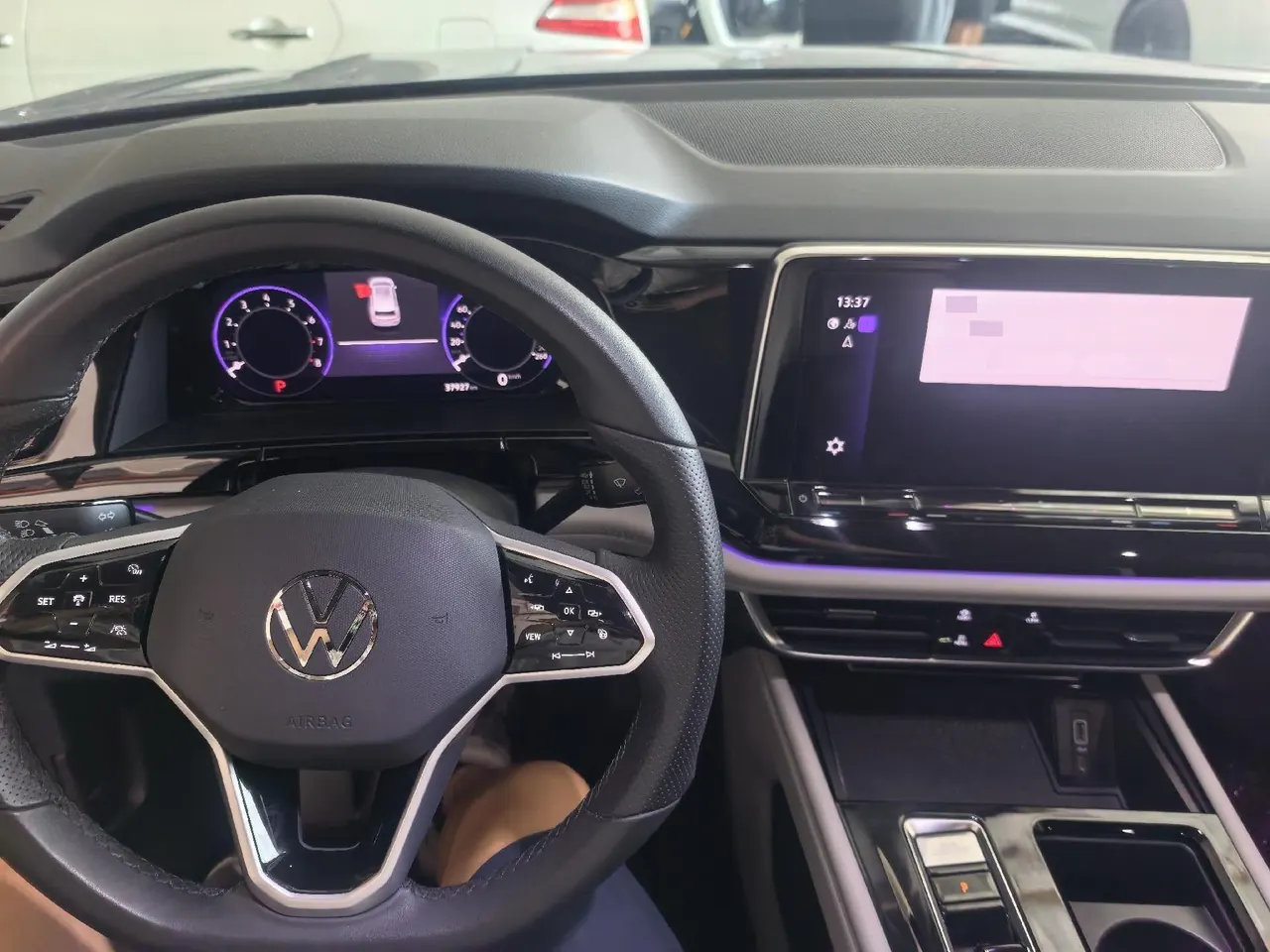 Volkswagen 2024 Tuang 2.0TSI 380TSI four-wheel drive Longyao version automatic gear 3