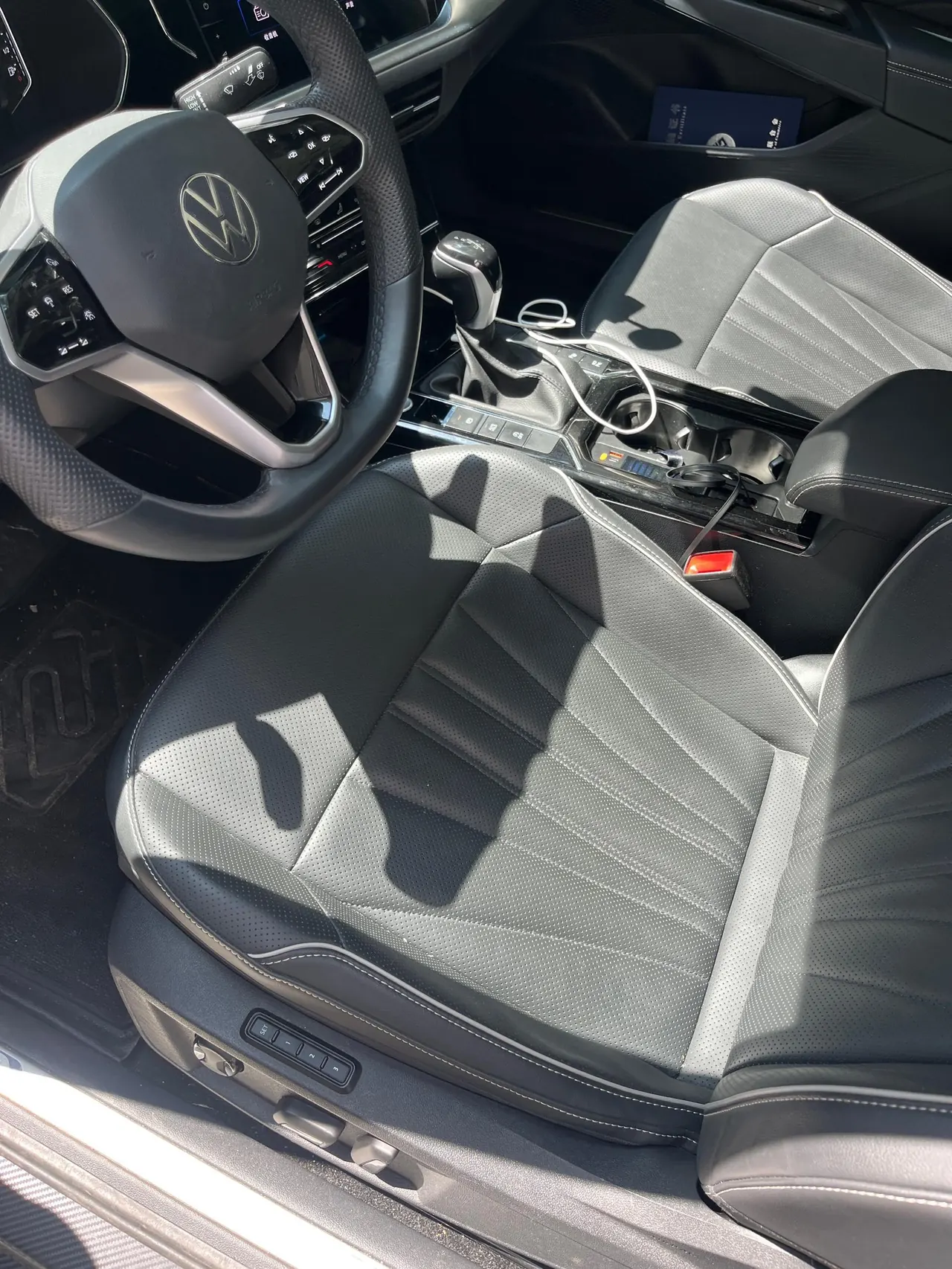 Volkswagen 2024 Passat 2.0TSI 380TSI Deluxe Edition Automatic 10