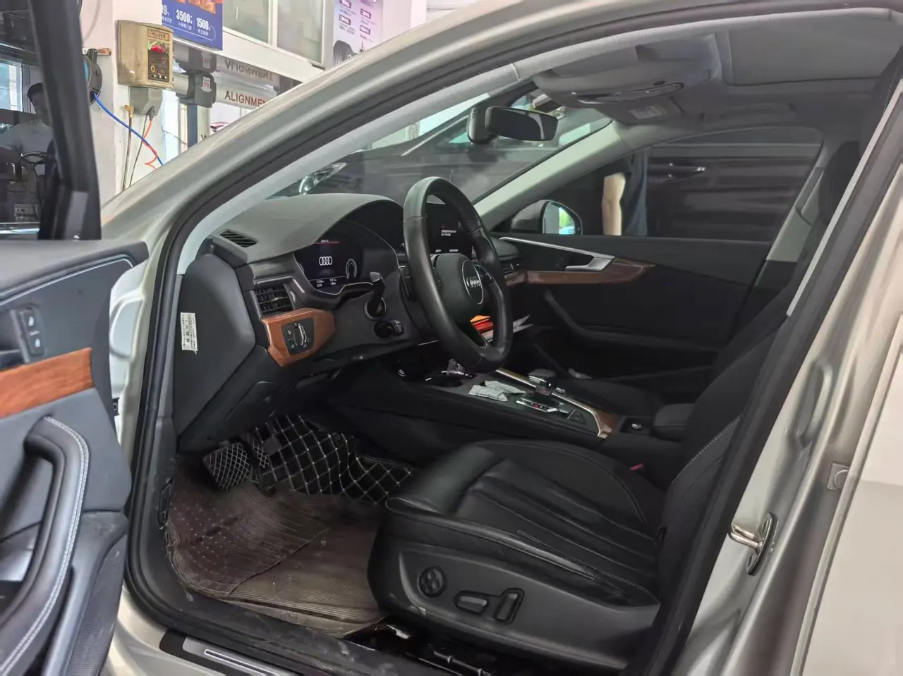 Audi 2020 A4L 2.0TFSI 40TFSI Fashion Dynamic Automatic 2
