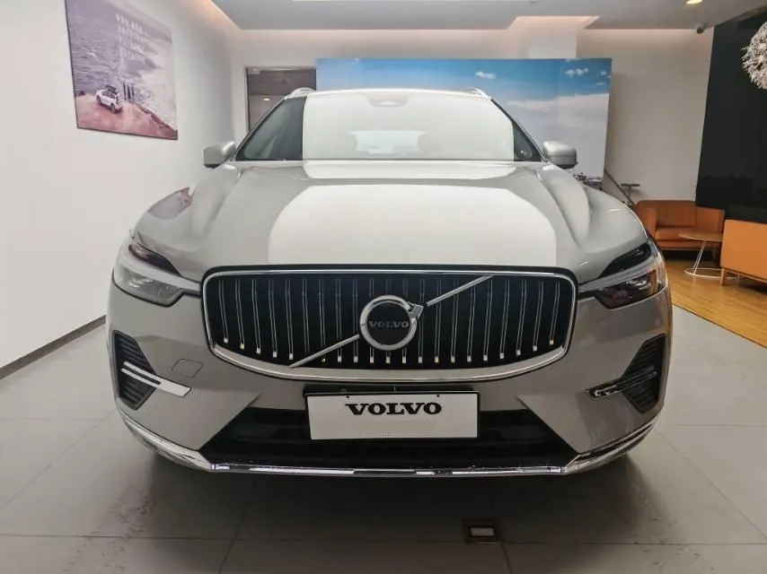 Volvo 2025 XC60 48V 2.0T B5 4-wheel drive Zhiyuan Deluxe Edition Automatic Gear 2