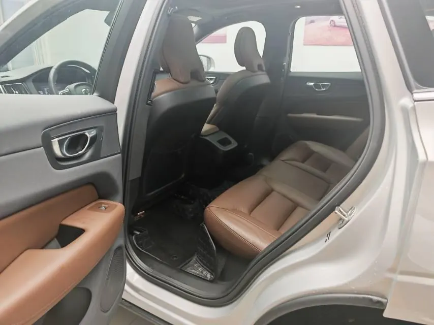 Volvo 2025 XC60 48V 2.0T B5 4-wheel drive Zhiyuan Deluxe Edition Automatic Gear 6