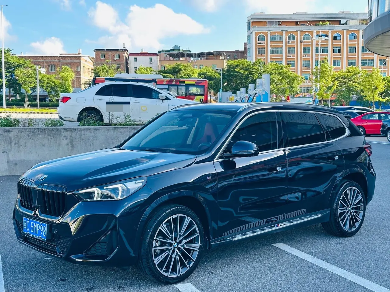 BMW 2025 X1 xDrive25Li 2.0T M sports obsidian night suit automatic gear - View 1