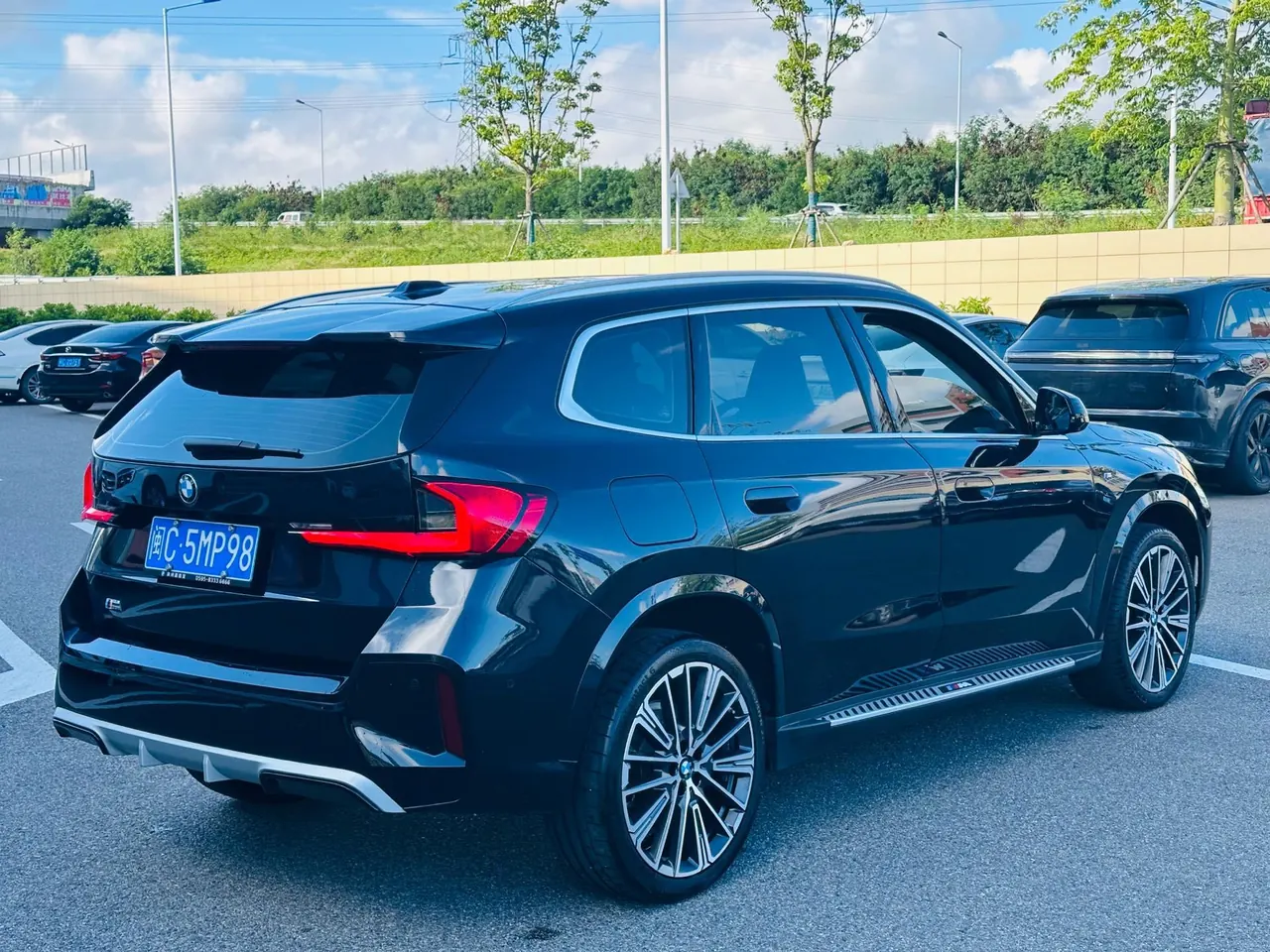 BMW 2025 X1 xDrive25Li 2.0T M sports obsidian night suit automatic gear 15