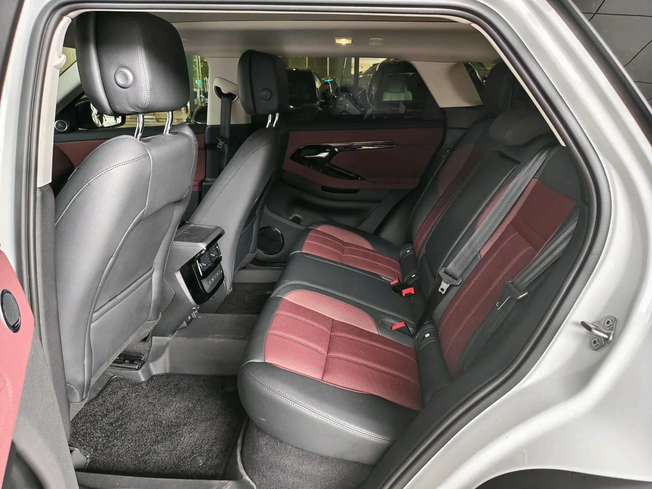 Land Rover 2024 evoque L 48V 2.0T 249PS automatic gear 3
