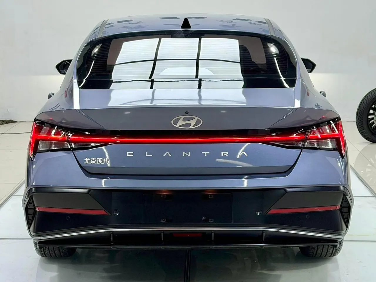 Hyundai 2023 Elantra -3-compartment 1.5 stepless LUX premium automatic gear 5