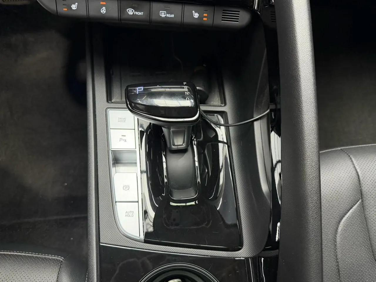 Hyundai 2023 Elantra -3-compartment 1.5 stepless LUX premium automatic gear 9