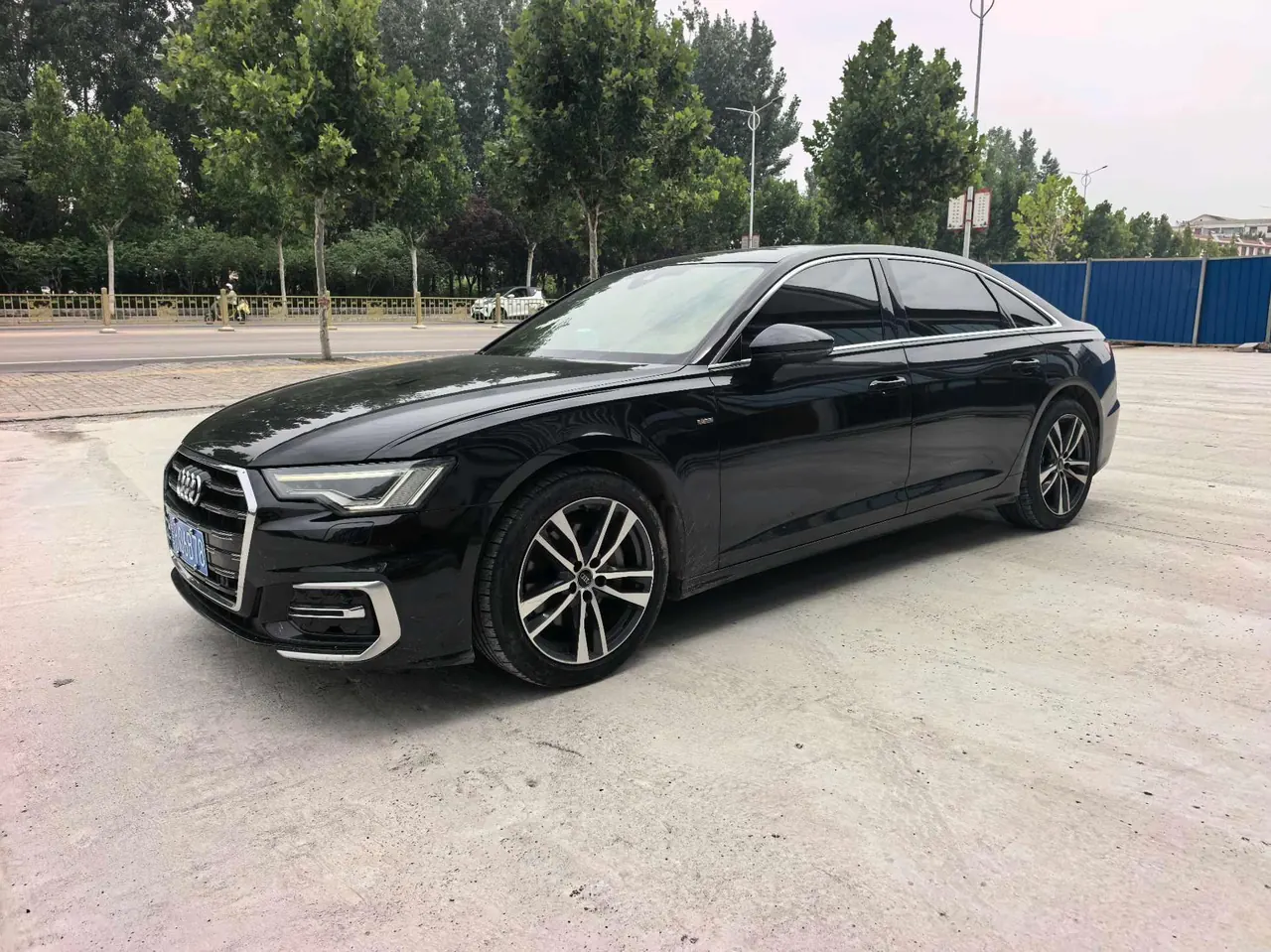 Audi 2022 A6L 2.0TFSI 40TFSI Deluxe Elegant Automatic - View 1