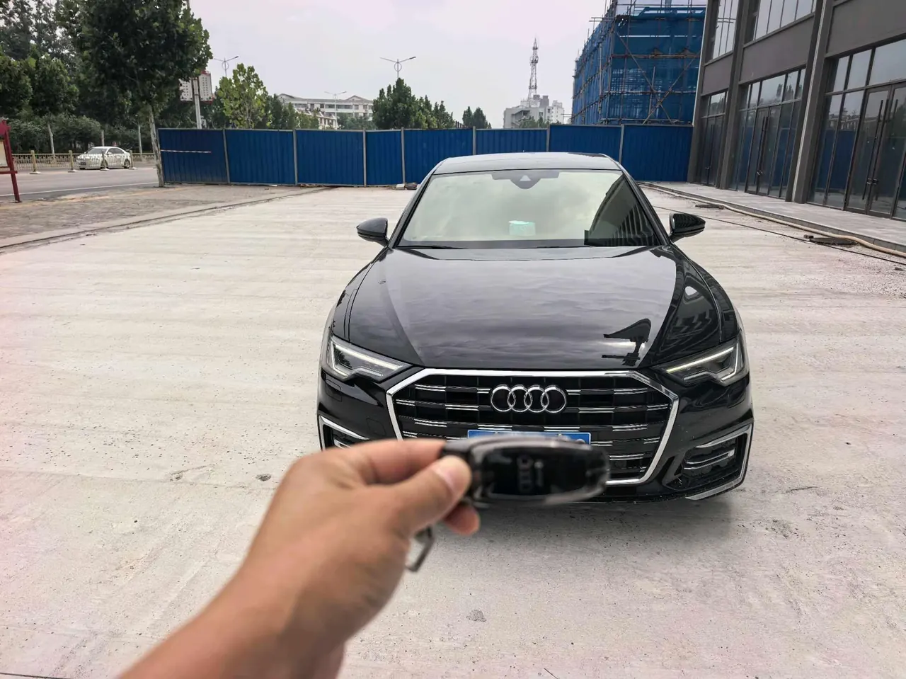Audi 2022 A6L 2.0TFSI 40TFSI Deluxe Elegant Automatic 2