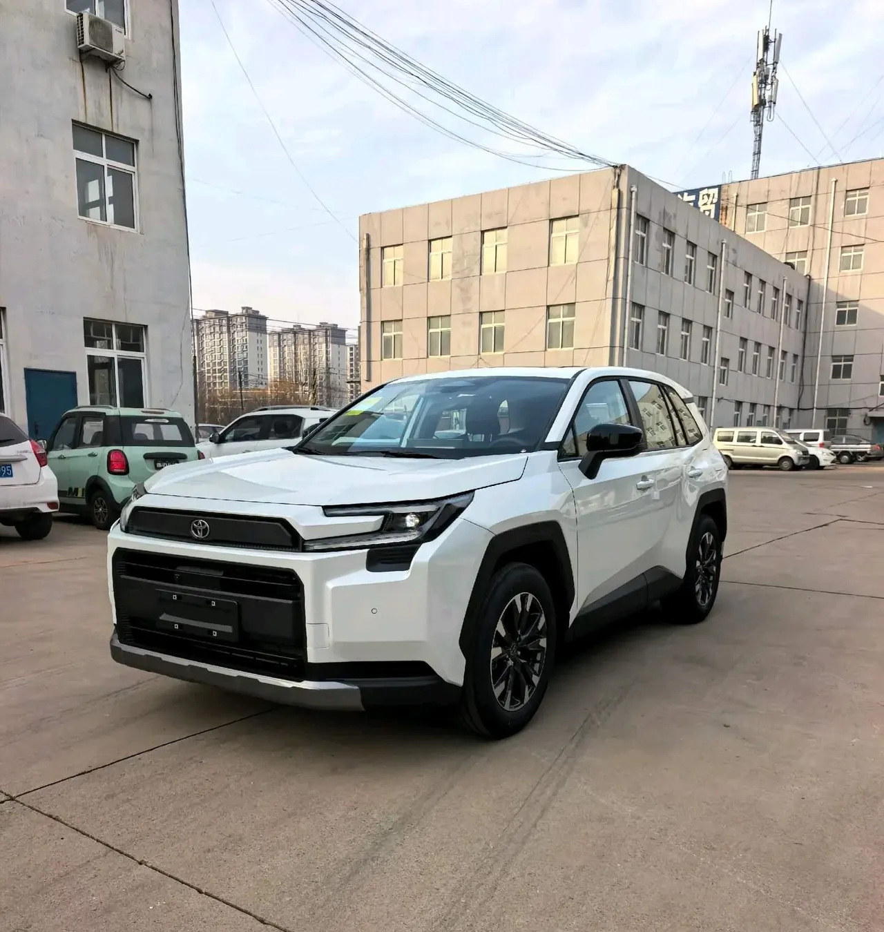 Toyota 2026 RAV4 Rongfang Double Engine 2.5 Stepless Four-wheel Drive Flagship Automatic Gear - View 1
