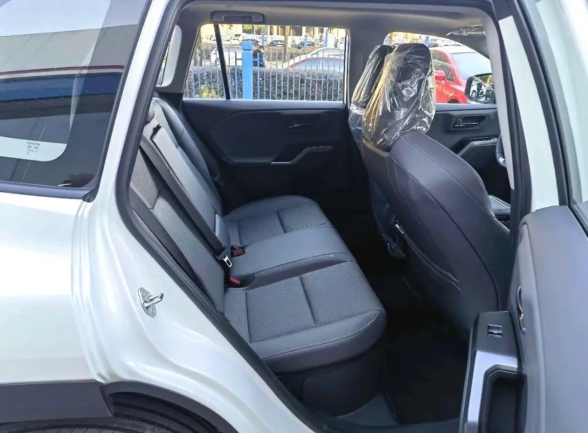 Toyota 2026 RAV4 Rongfang Double Engine 2.5 Stepless Four-wheel Drive Flagship Automatic Gear 4