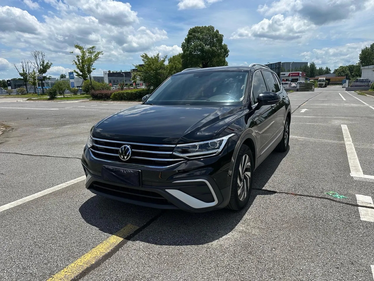 Volkswagen 2022 Tiguan L 2.0TSI 330TSI Two-Drive Smart Edition Automatic Gear - View 1