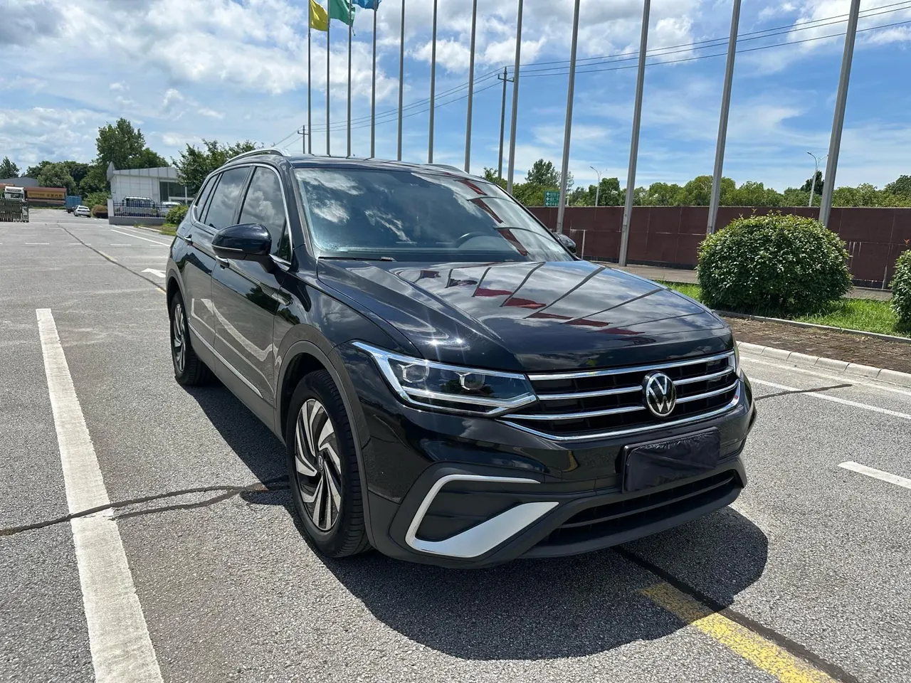 Volkswagen 2022 Tiguan L 2.0TSI 330TSI Two-Drive Smart Edition Automatic Gear 2