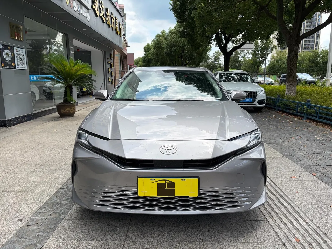 Toyota 2024 Camry Dual Engine 2.0HGVP Stepless Deluxe Automatic Gear 2