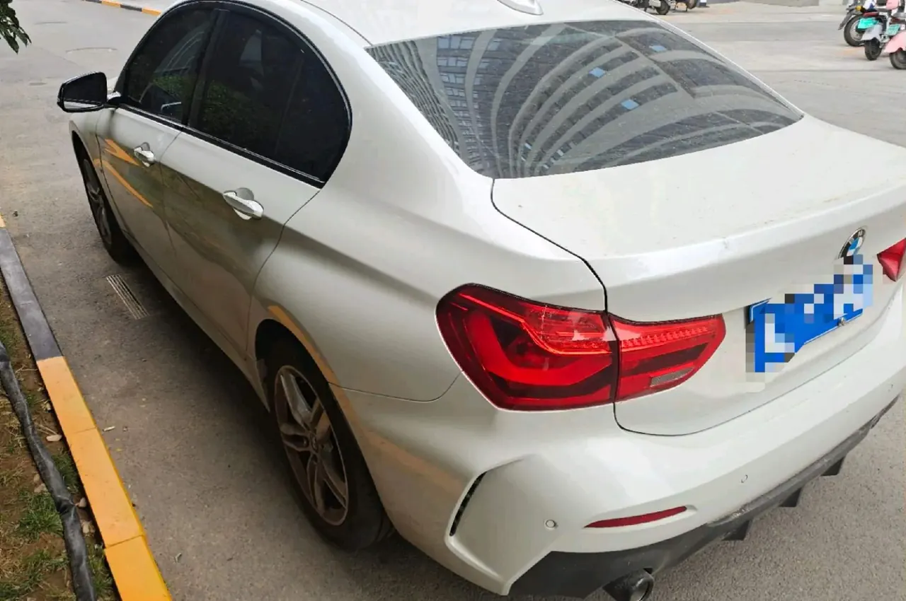 BMW 1 Series 2022 120i 1.5T M Sports Obsidian Night Edition Automatic Gear 4