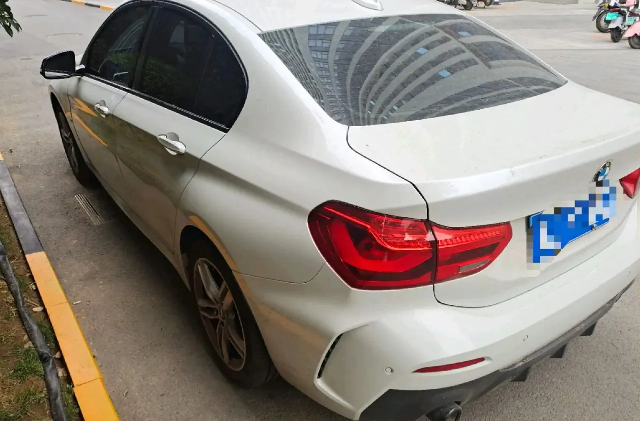 BMW 1 Series 2022 120i 1.5T M Sports Obsidian Night Edition Automatic Gear 5