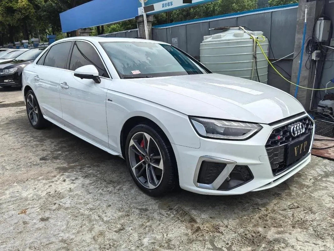 Audi 2024 A4L 2.0TFSI 40TFSI Deluxe Dynamic Automatic 3