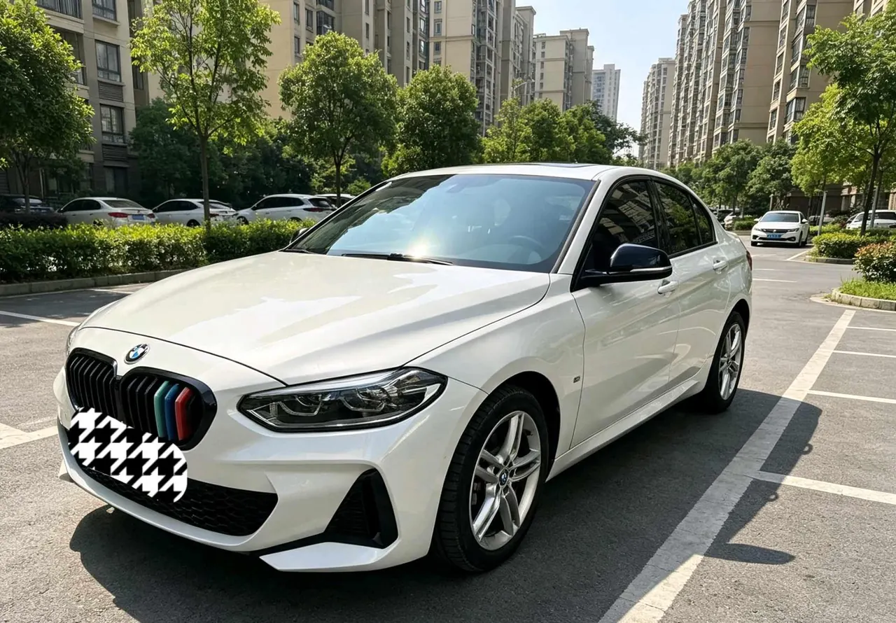 Открыть галерею: BMW 1 Series 2022 120i 1.5T M Sports Obsidian Night Edition Automatic Gear