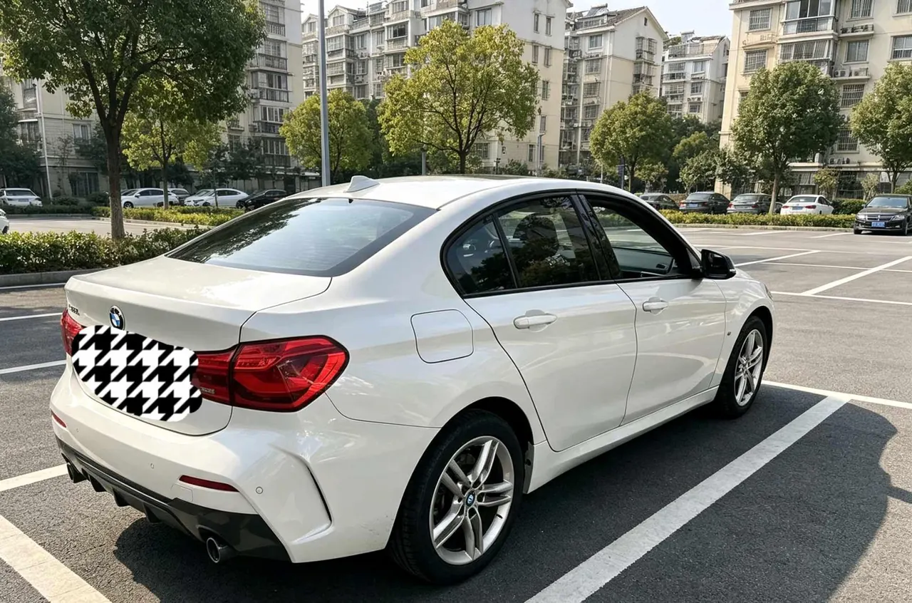 BMW 1 Series 2022 120i 1.5T M Sports Obsidian Night Edition Automatic Gear 4