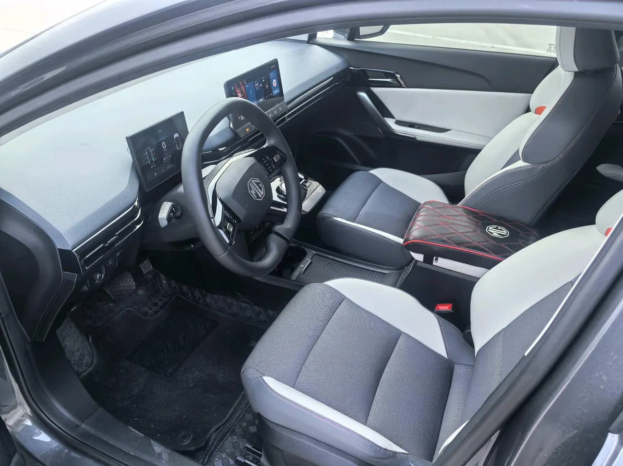MG 2022 MULAN 425km Deluxe Edition Automatic Gear 4