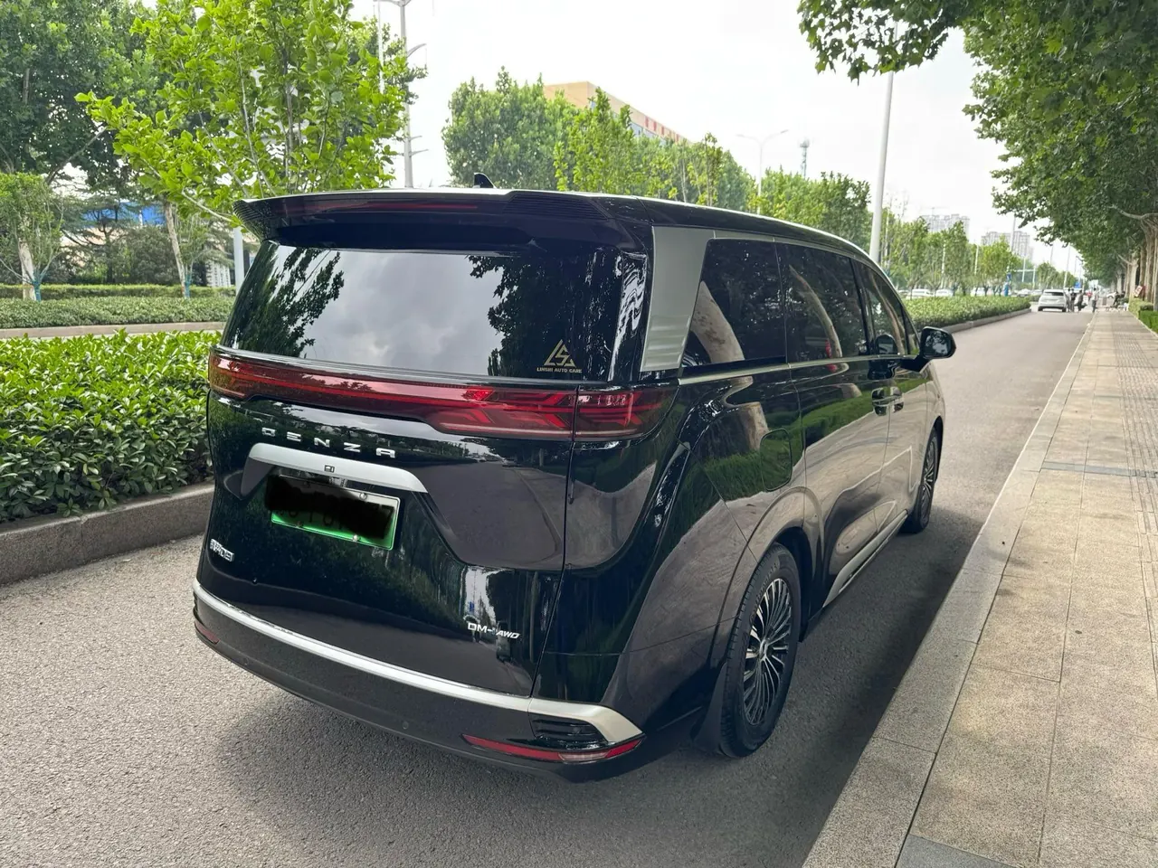Denza 2022 Denza D9 DM-i 1.5T stepless 970 four-wheel drive flagship automatic gear 6