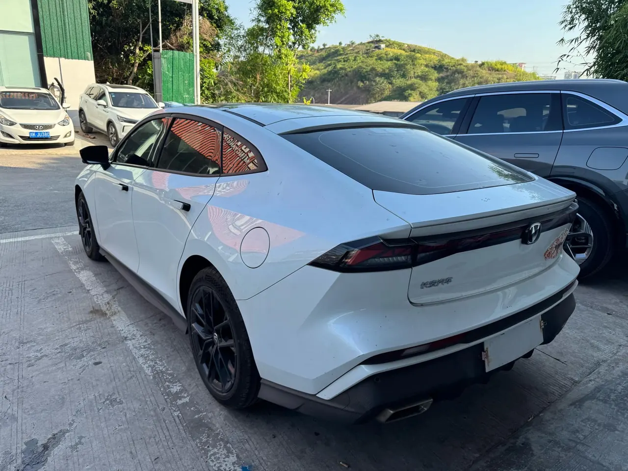 ChangAn 2024 UNI-V 1.5T Prestige Automatic 3