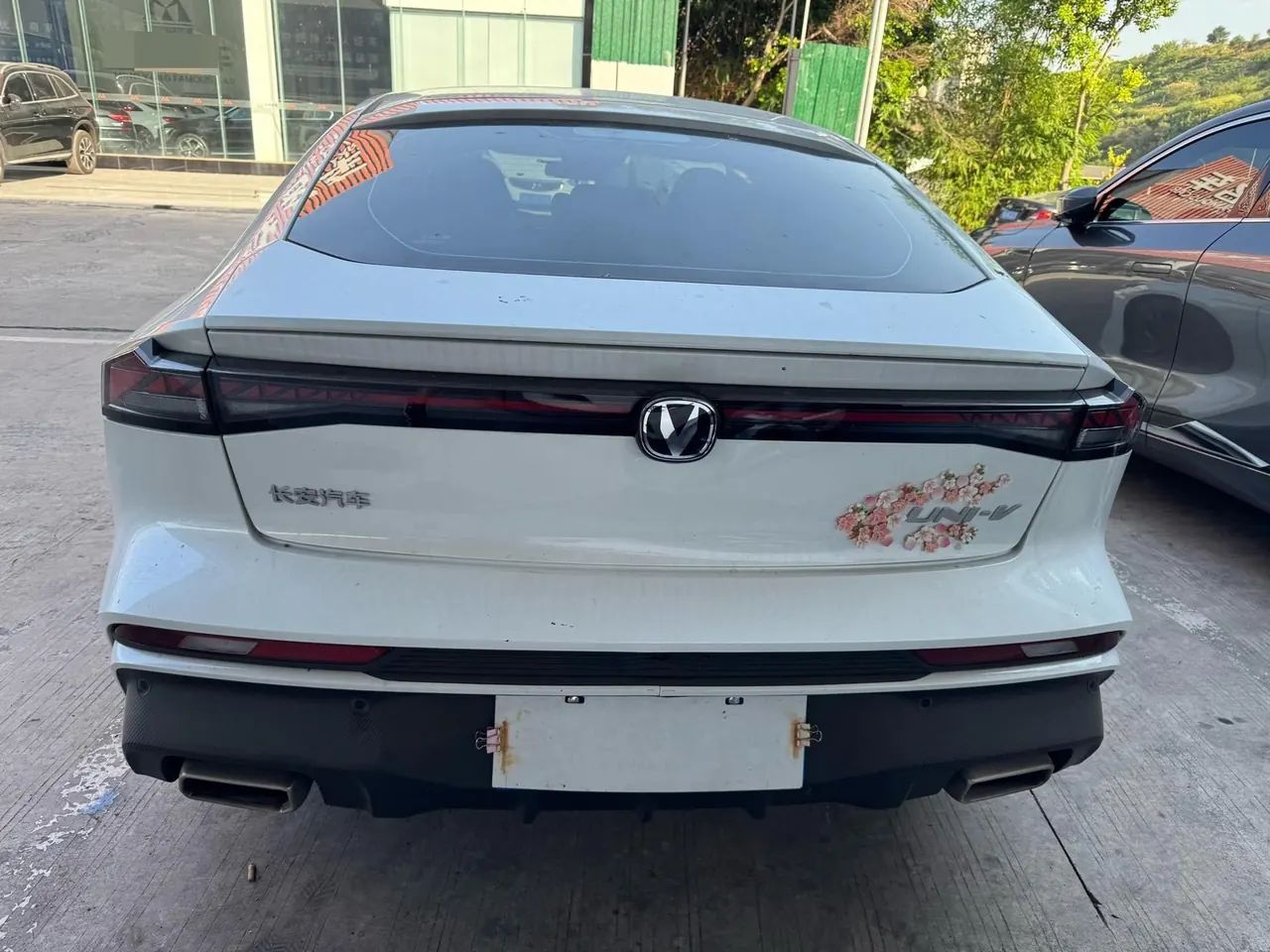 ChangAn 2024 UNI-V 1.5T Prestige Automatic 4