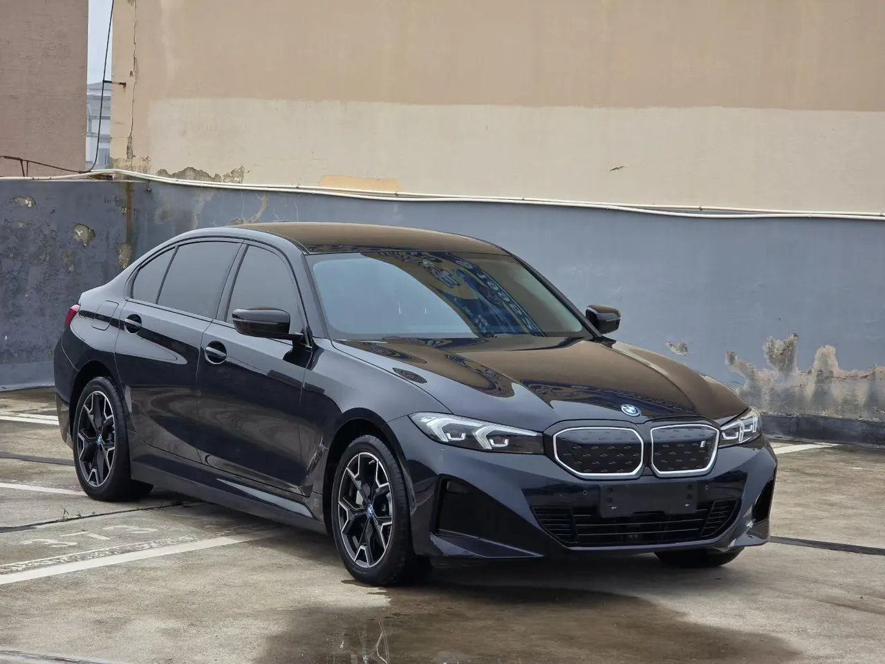 BMW 2024 i3 eDrive 40 L obsidian night suit automatic gear 3