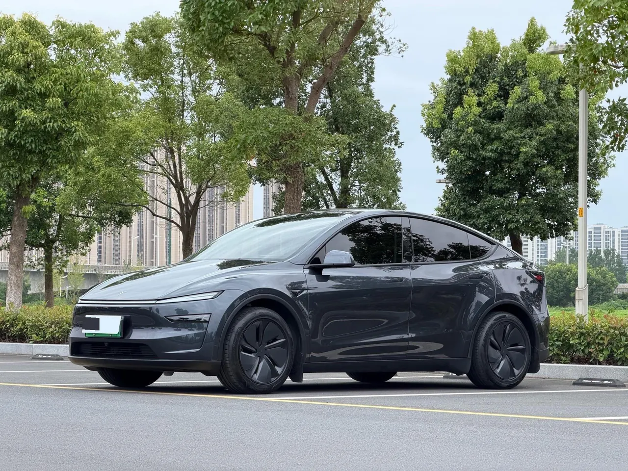 Tesla 2025 Model Y Long Range All-Wheel Drive Launch Edition Automatic Transmission - View 1