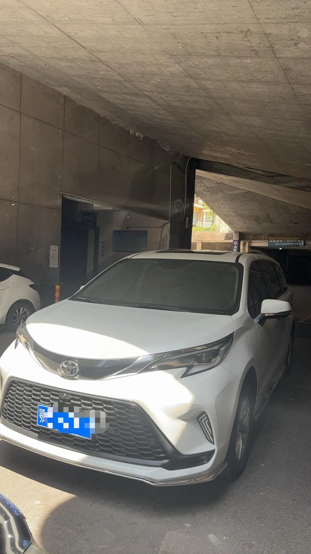 Toyota 2024 Grevia HYBRID 2.5 Stepless Comfort Edition Automatic Transmission - View 1