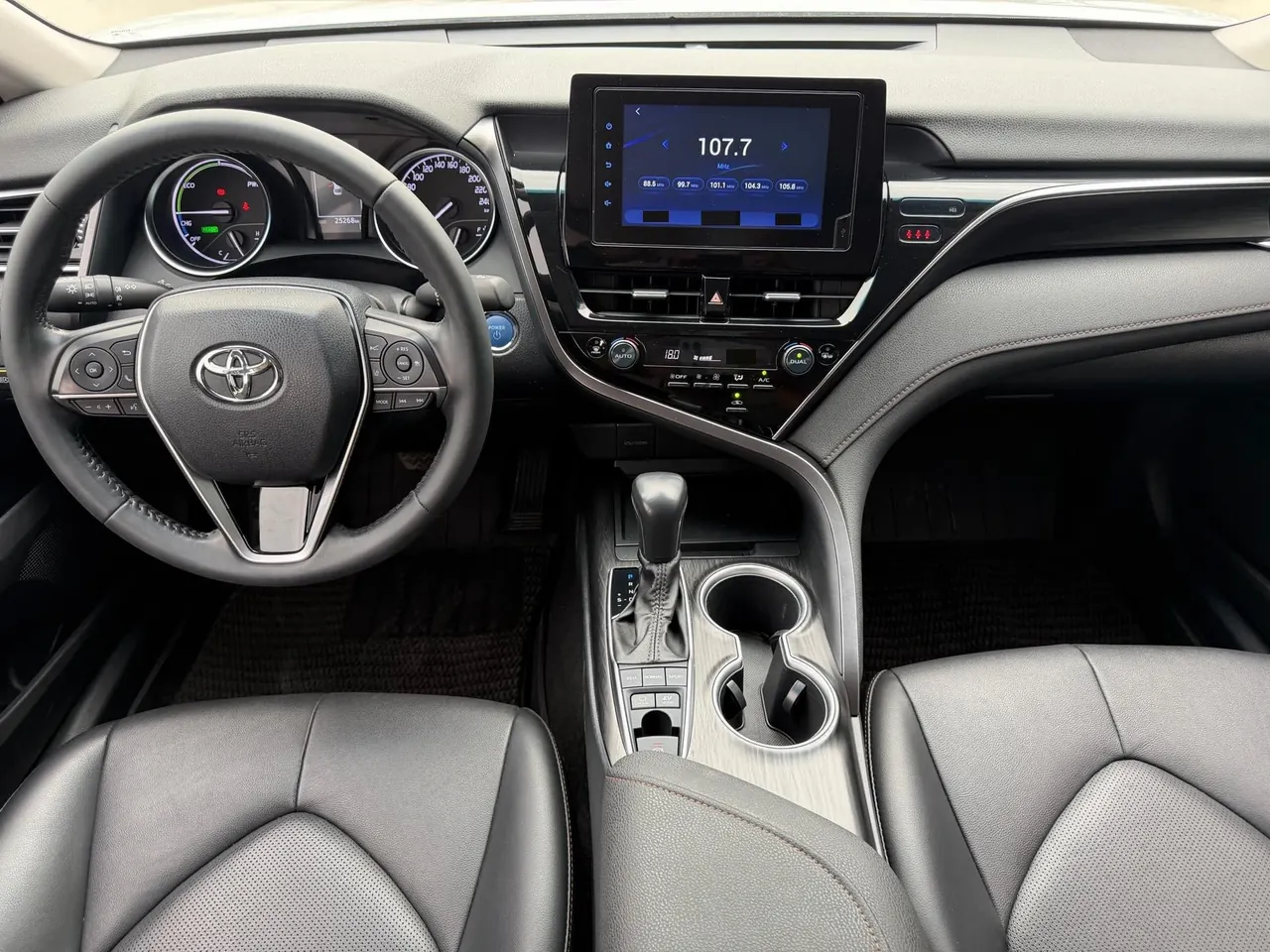 Toyota 2023 Camry Dual Engine 2.5HGVP Stepless Leading Edition Automatic Gear 5
