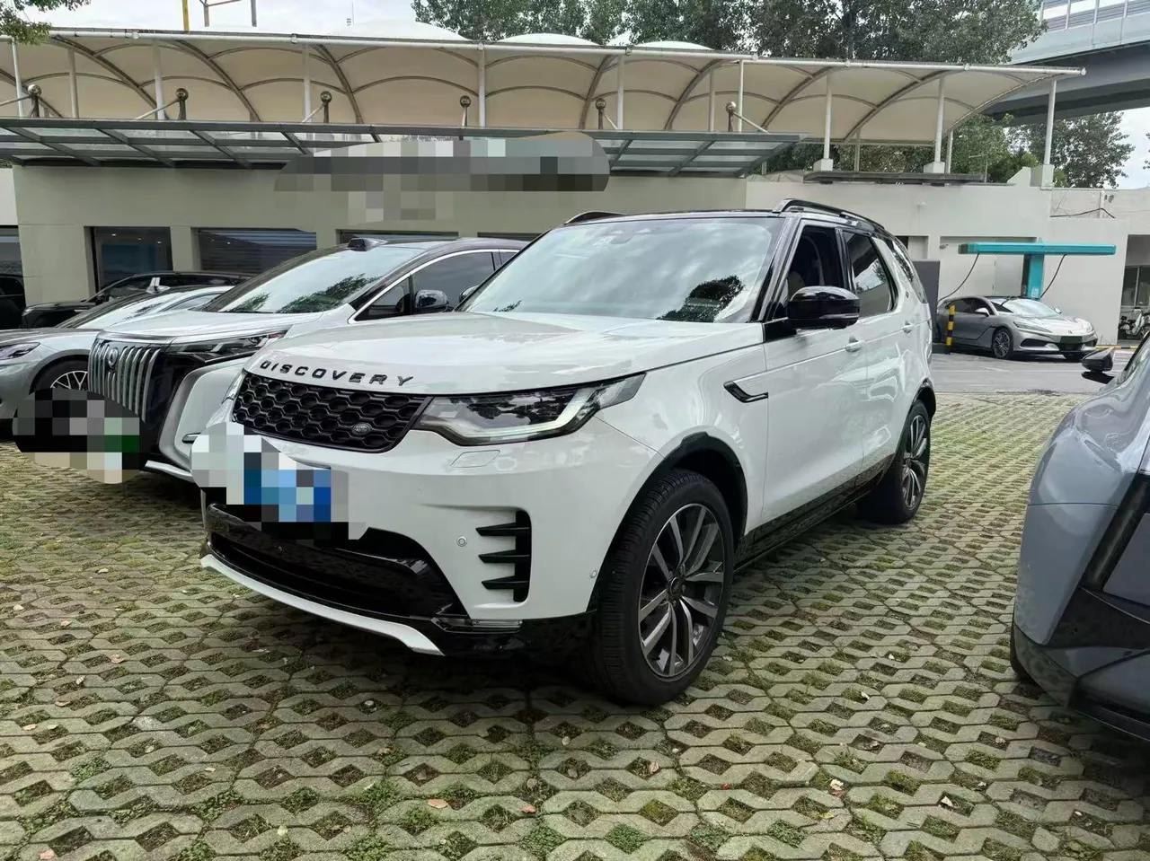 Open image lightbox: Land Rover Discovery (Imported) 2024 Discovery 5 48V 3.0T 360PS Dynamic SE Automatic Gear