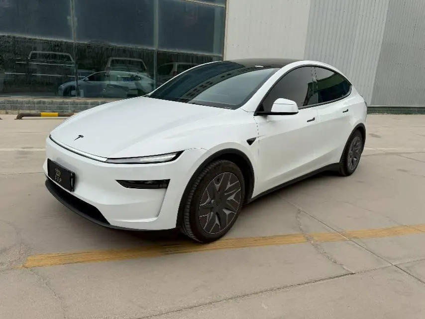 Tesla 2025 Model Y L Long Endurance All-Wheel Drive Automatic Transmission - View 1